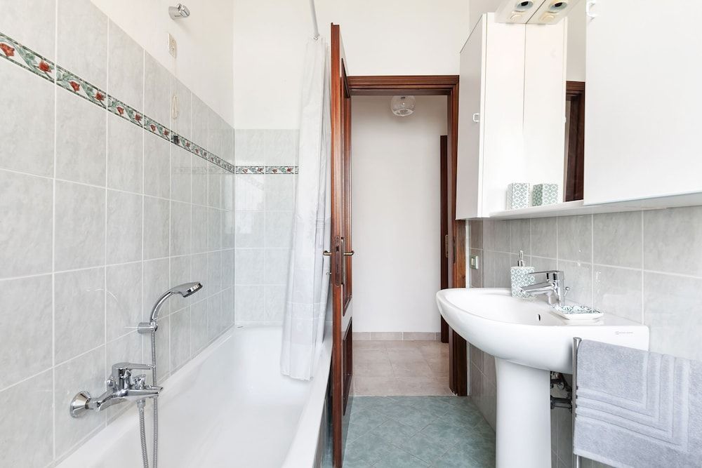 Pisa Hospital Apartment with Parking and Balcony Apartment, 1 Bedroom 13