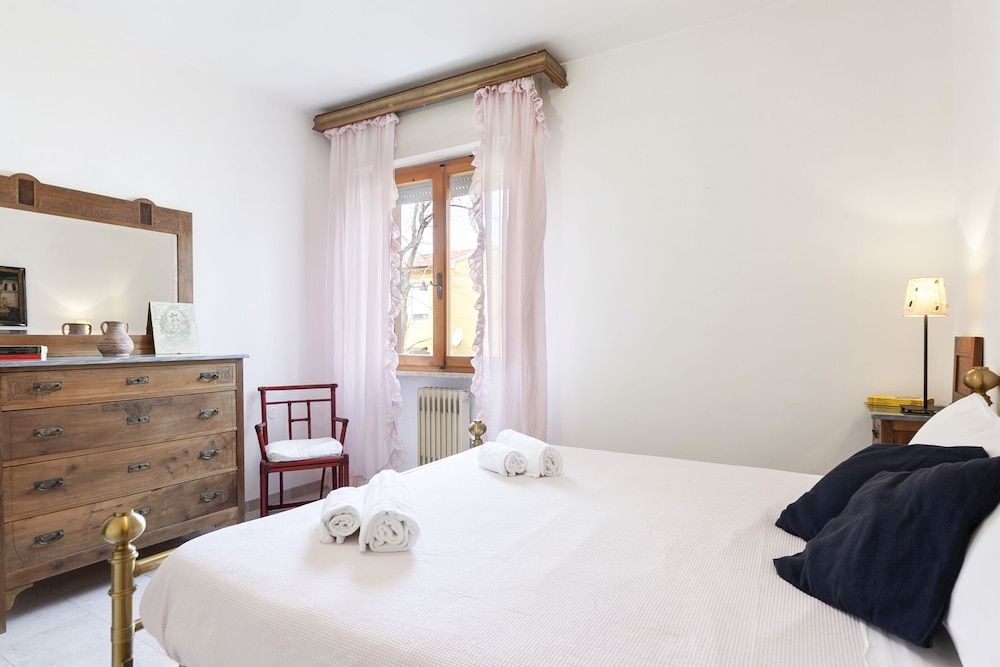 undefined Pisa Hospital Apartment with Parking and Balcony 4