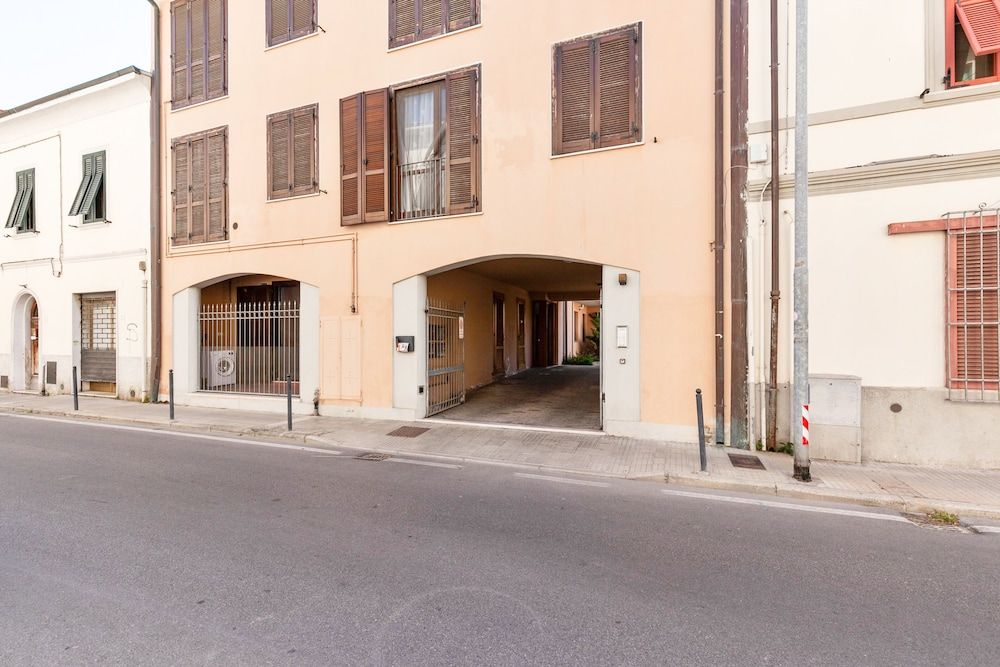 undefined Airport & Station Flat - Private Parking 2