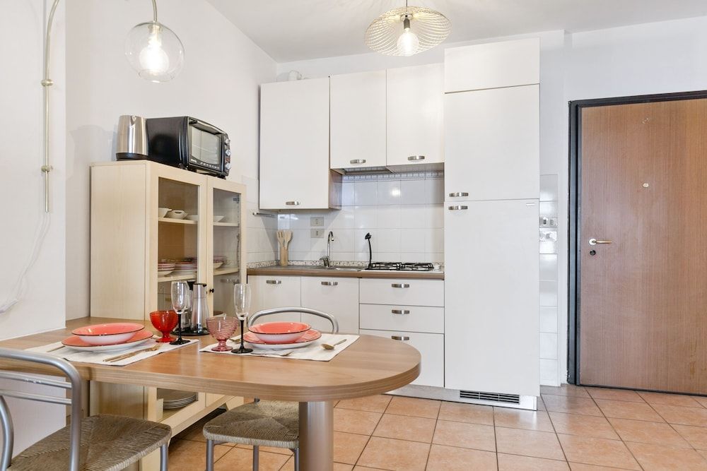 undefined Airport & Station Flat - Private Parking 8