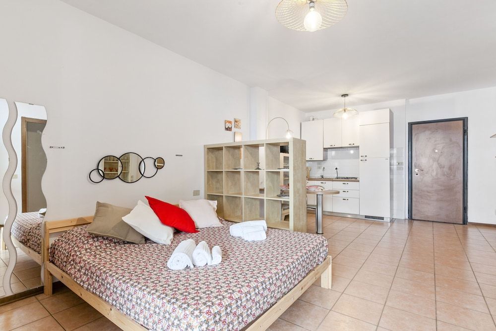 undefined Airport & Station Flat - Private Parking