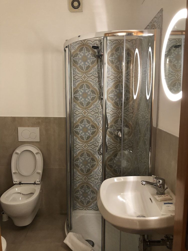 Hotel Francesco Double Room, Private Bathroom 14