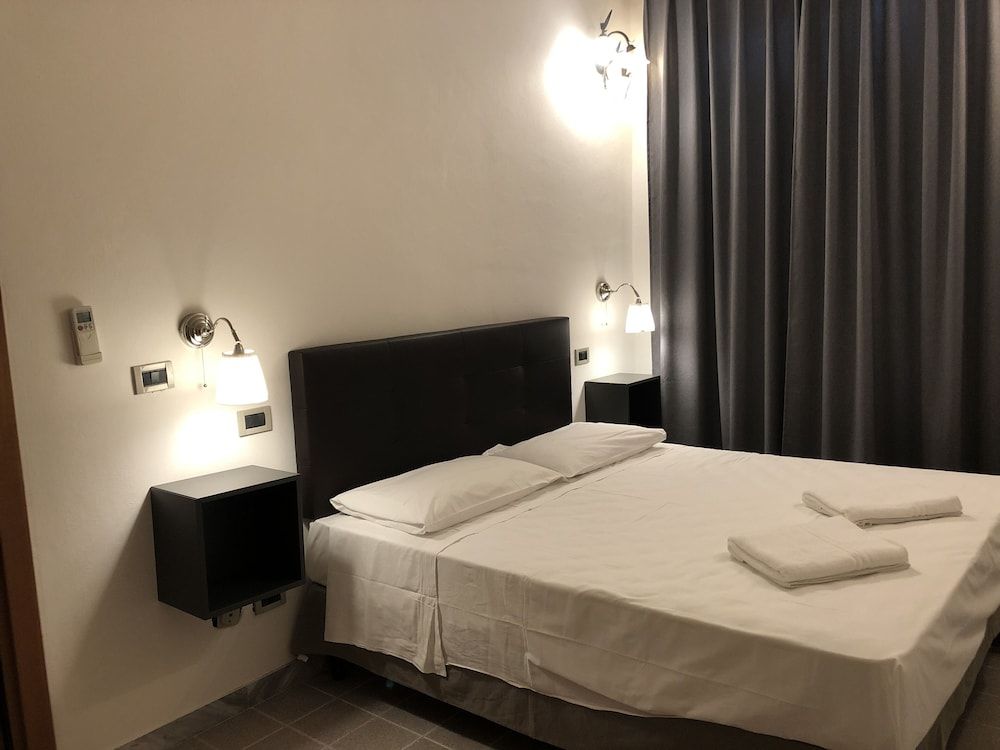 Hotel Francesco Double Room, Private Bathroom 8