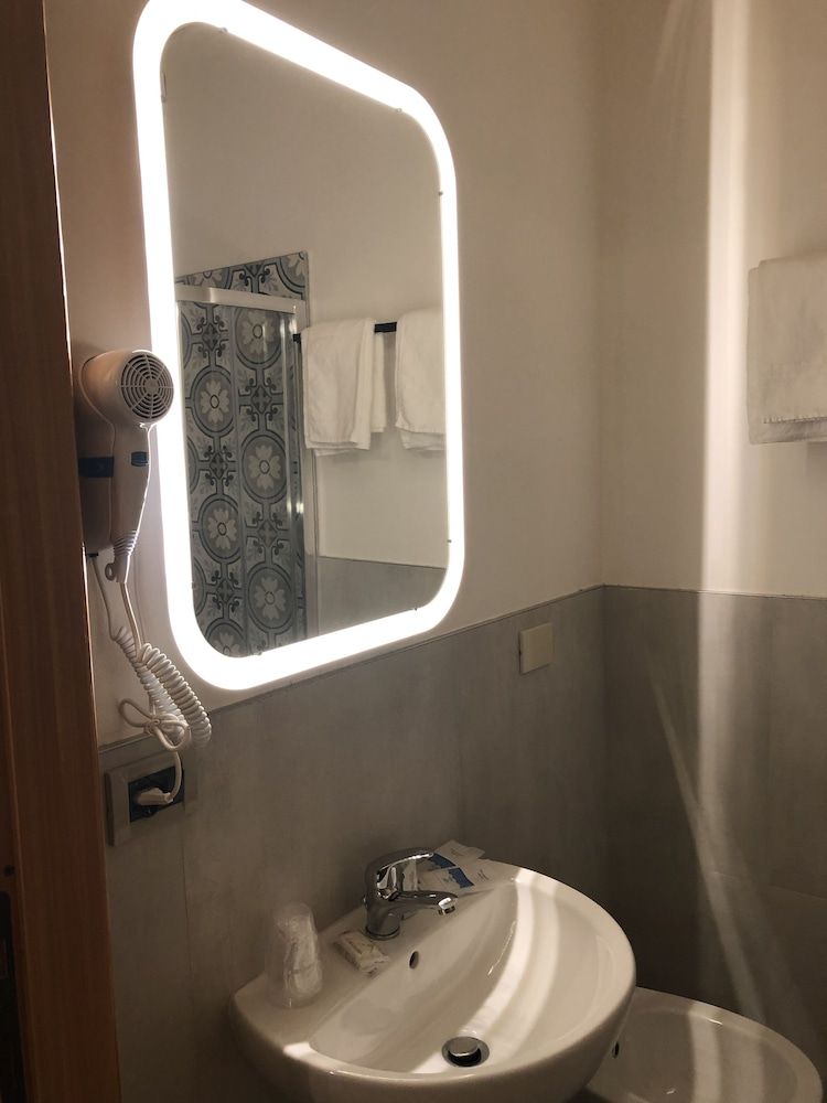 Hotel Francesco Double Room, Private Bathroom 15