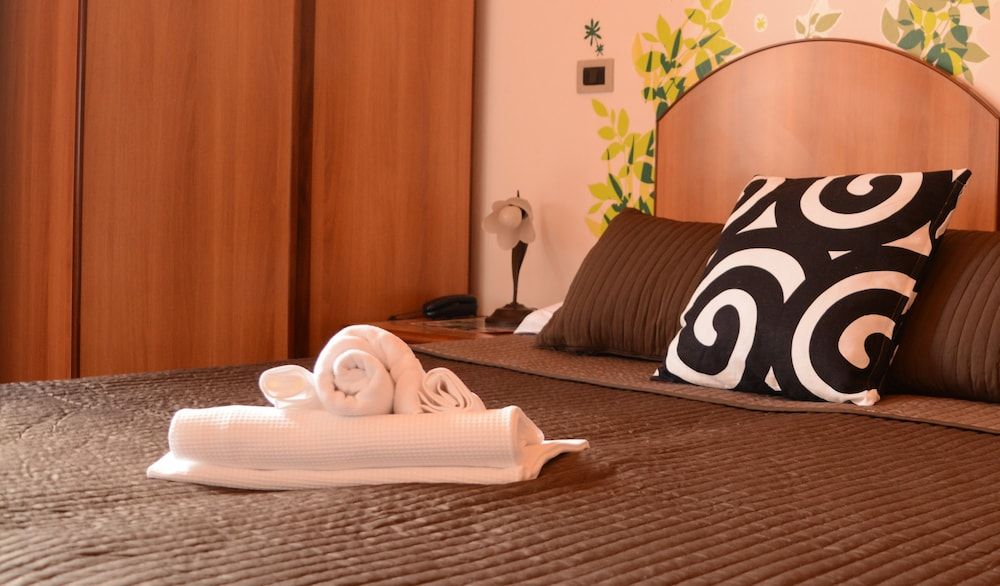 Hotel Francesco Double Room, Private Bathroom 4