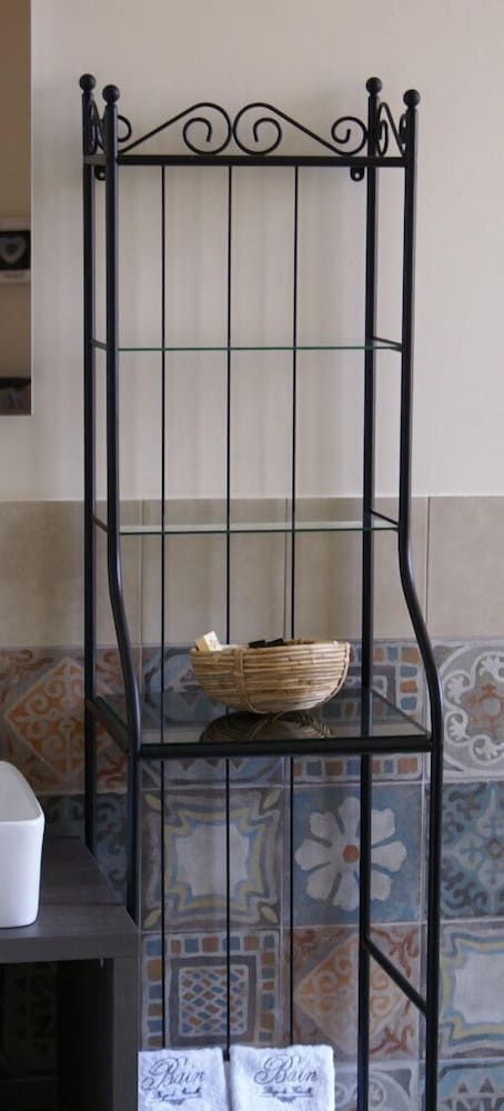 B&B Garibaldi Deluxe Suite, 1 King Bed, Private Bathroom, City View 8