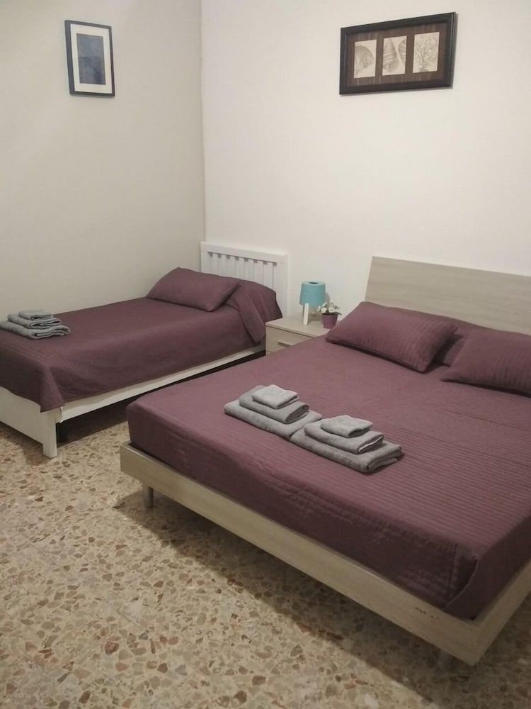 Start-line Airport Pisa Double Room 5