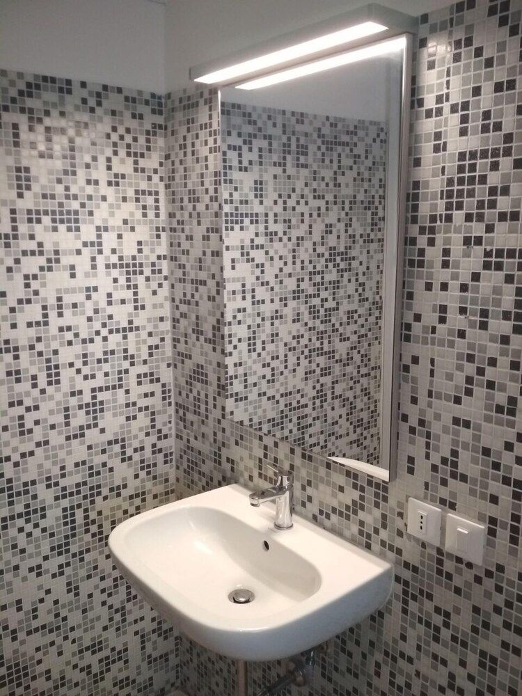 Start-line Airport Pisa Double Room 8