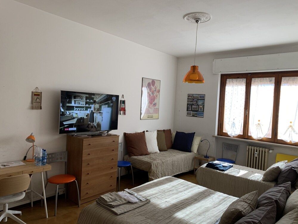 Pampero & Catona House B&B Family Room, Non Smoking, Private Bathroom (External) 9