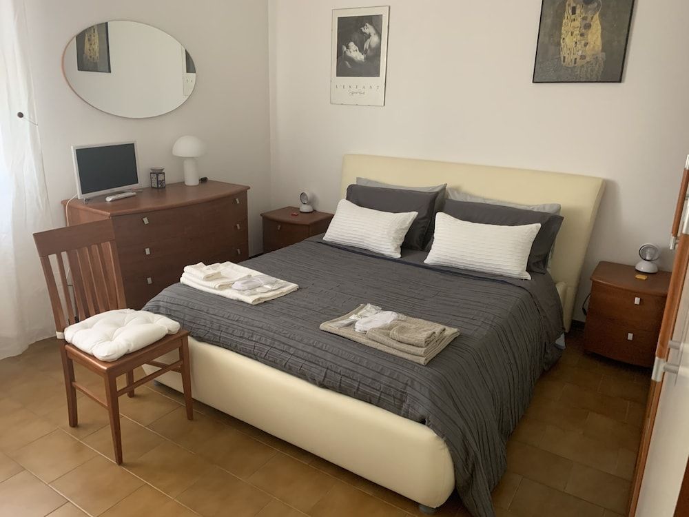 Pampero & Catona House B&B Family Room, Non Smoking, Private Bathroom (External) 8