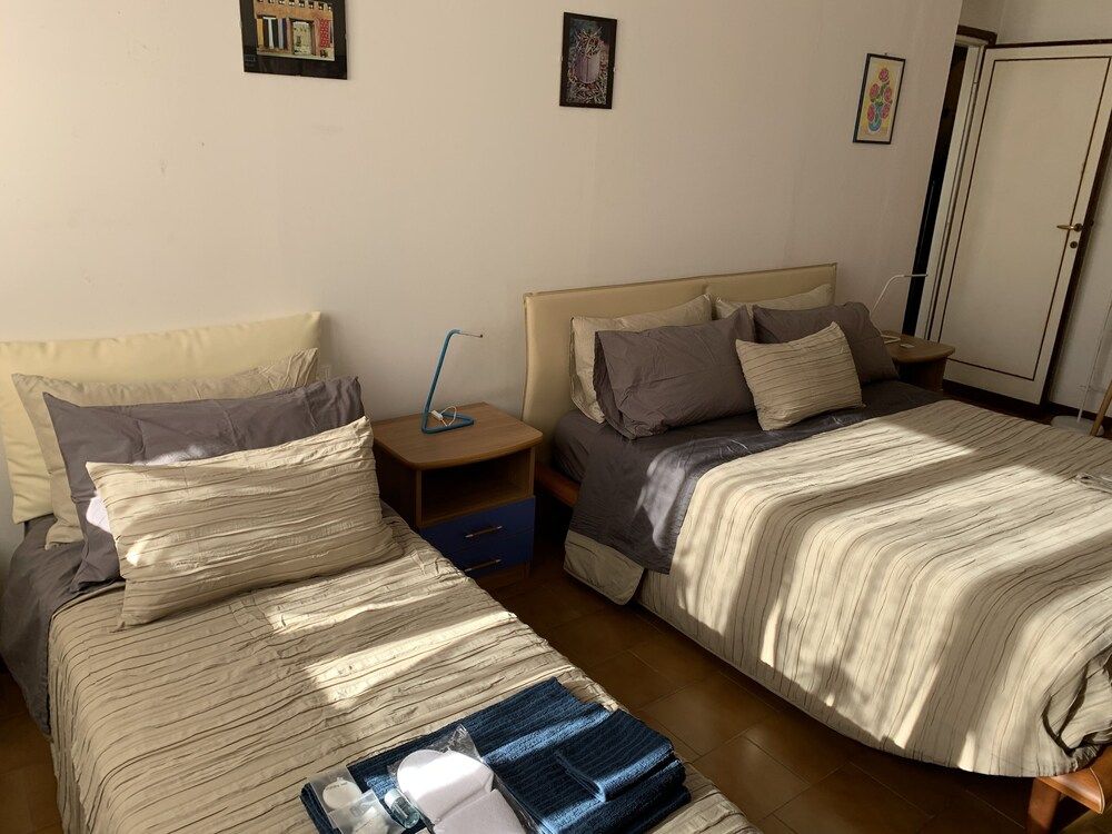 Pampero & Catona House B&B Family Room, Non Smoking, Private Bathroom (External) 13