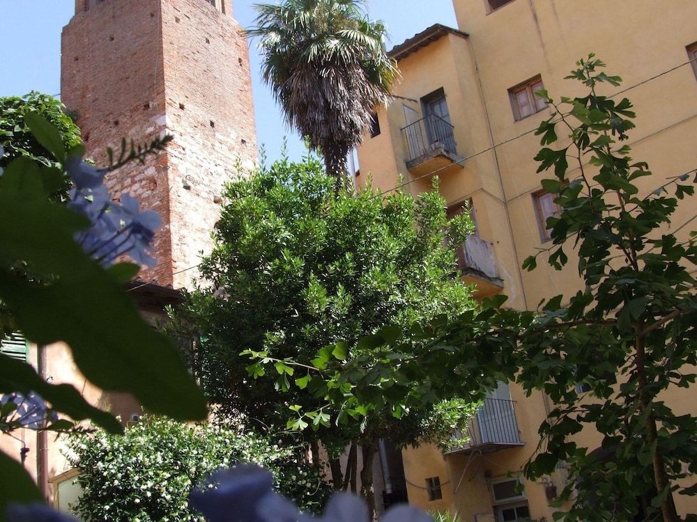 undefined Pisa Stay Close to Leaning Tower 2