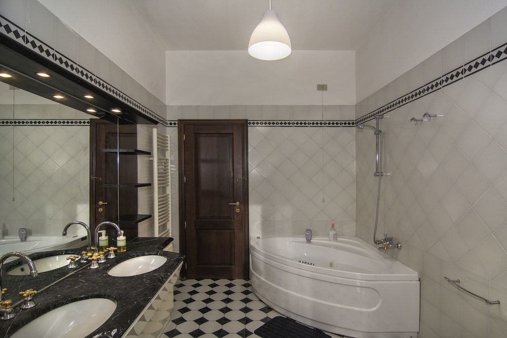 Il Cielo di Lucio Triple Room, Bathtub (Room 03) 7