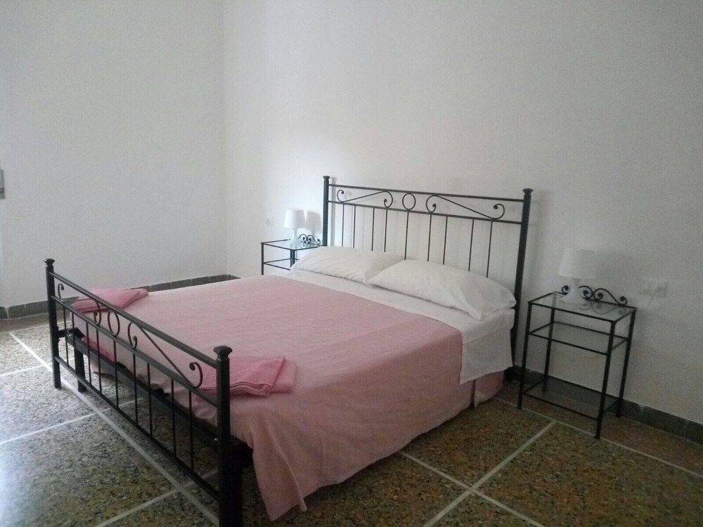 Near It All Double Room, Shared Bathroom 7