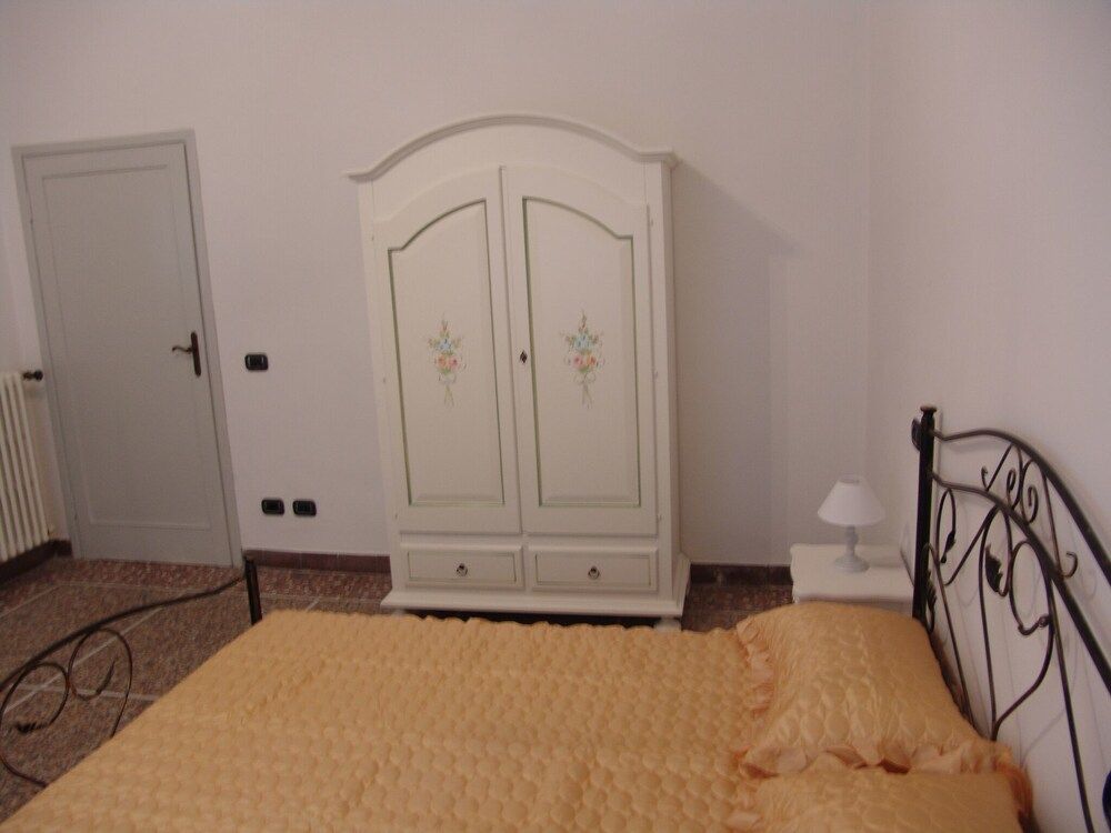 Near It All Double Room, Shared Bathroom 4