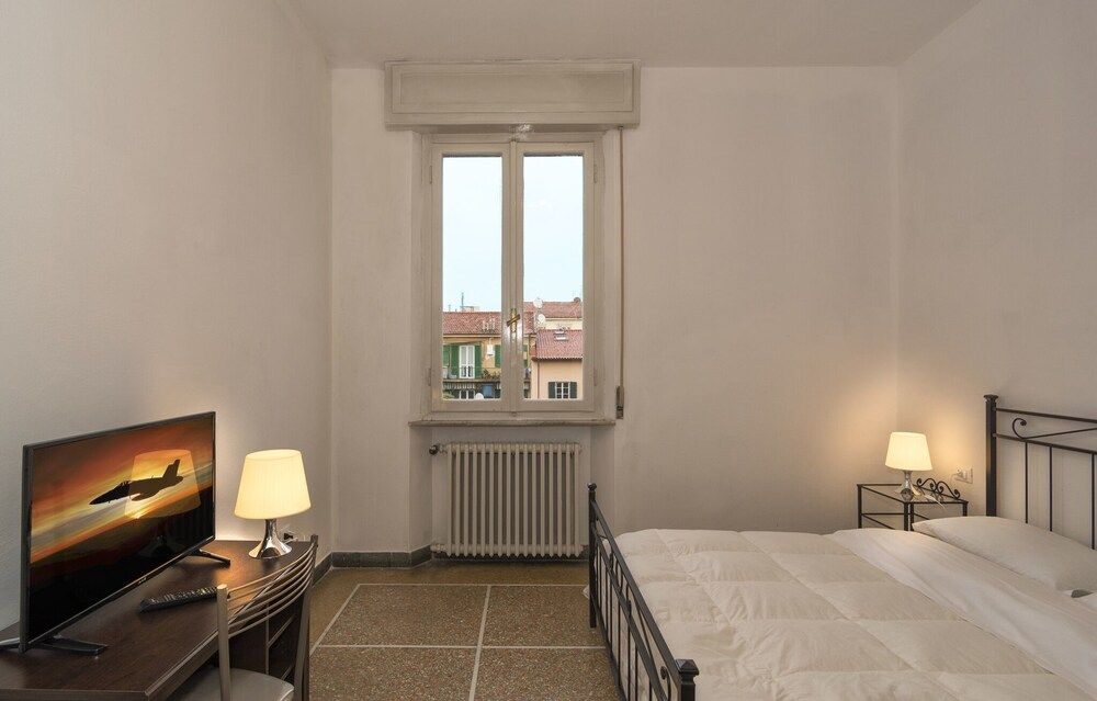 Near It All Double Room, Shared Bathroom 6