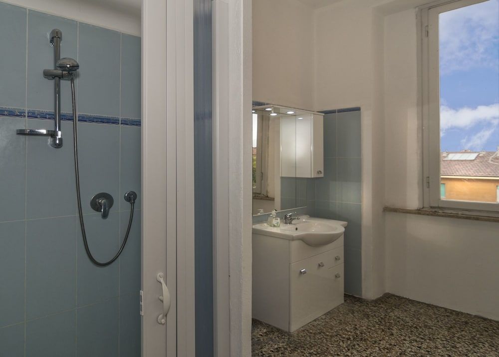 Near It All Quadruple Room, Shared Bathroom 7