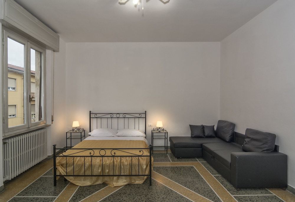 Near It All Quadruple Room, Shared Bathroom 3