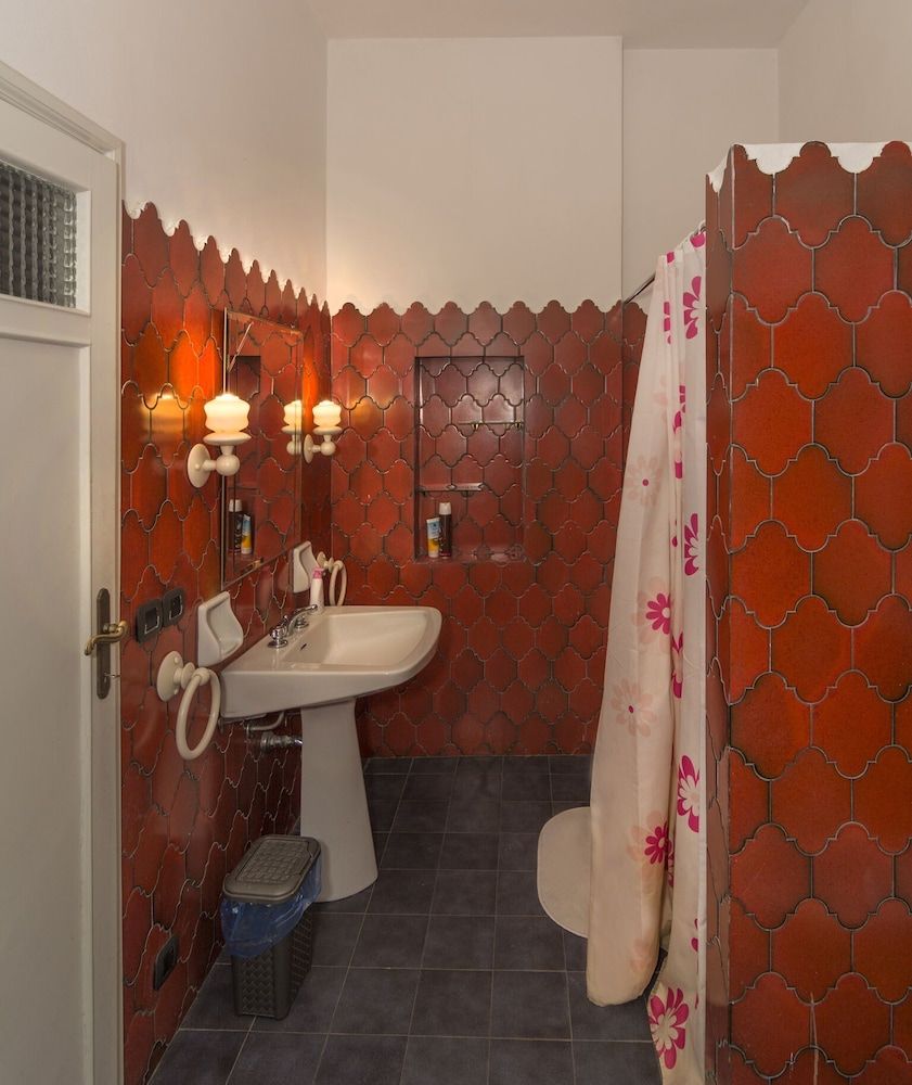 Near It All Quadruple Room, Shared Bathroom 5