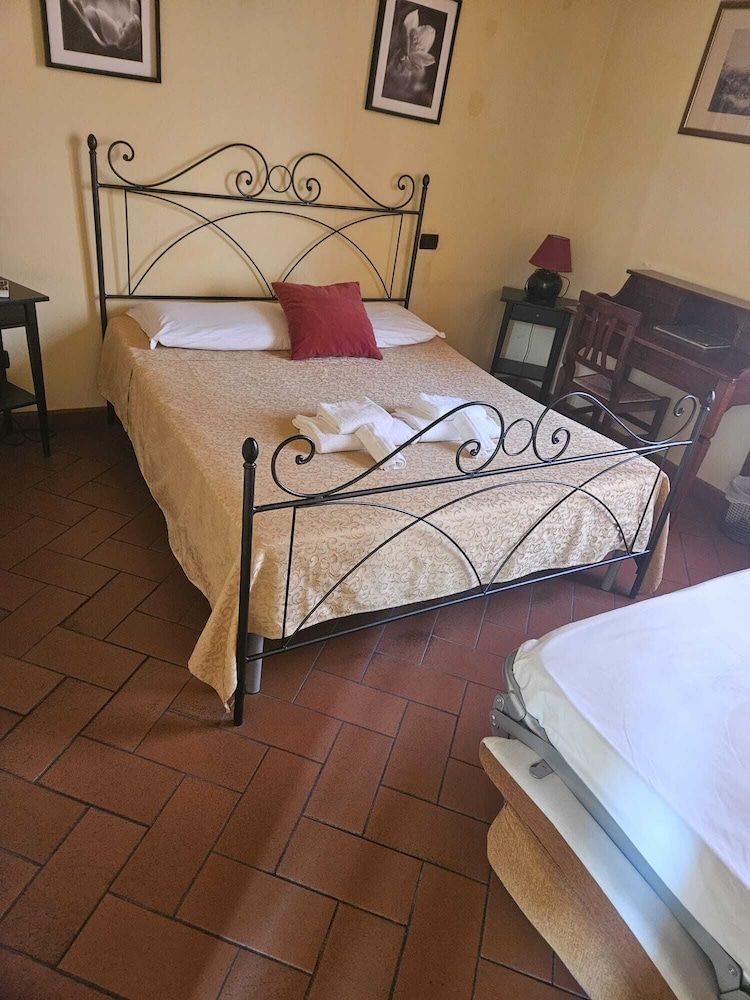 undefined B&B Window To The Tower 4