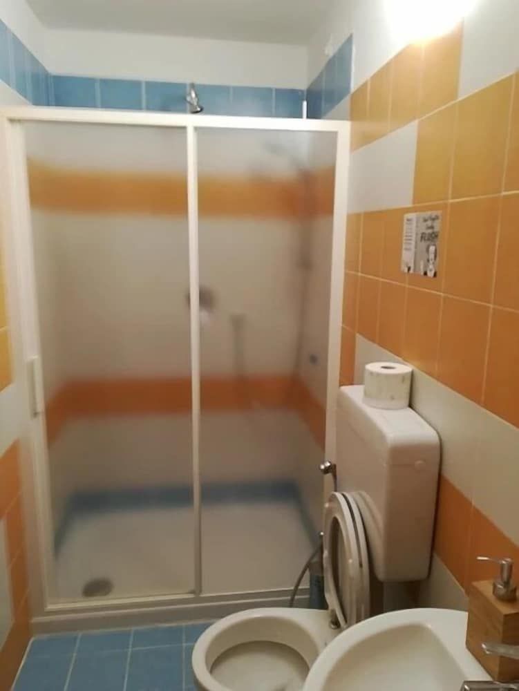 Pisa Train Station Hostel Shared Dormitory, Women only, Shared Bathroom 7