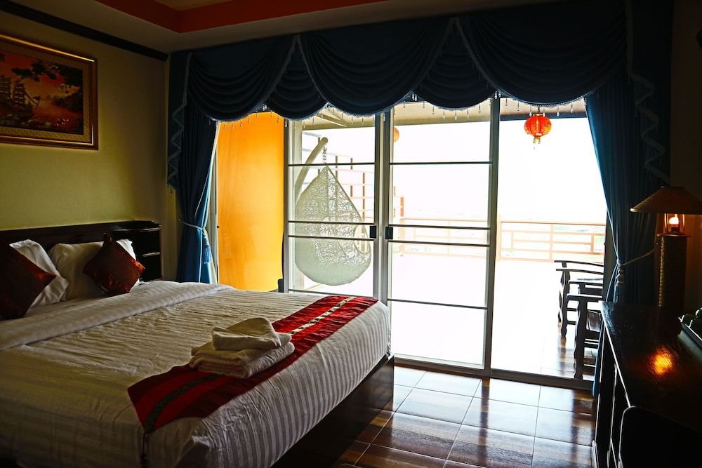 Deluxe Room, Lake View (2 people)