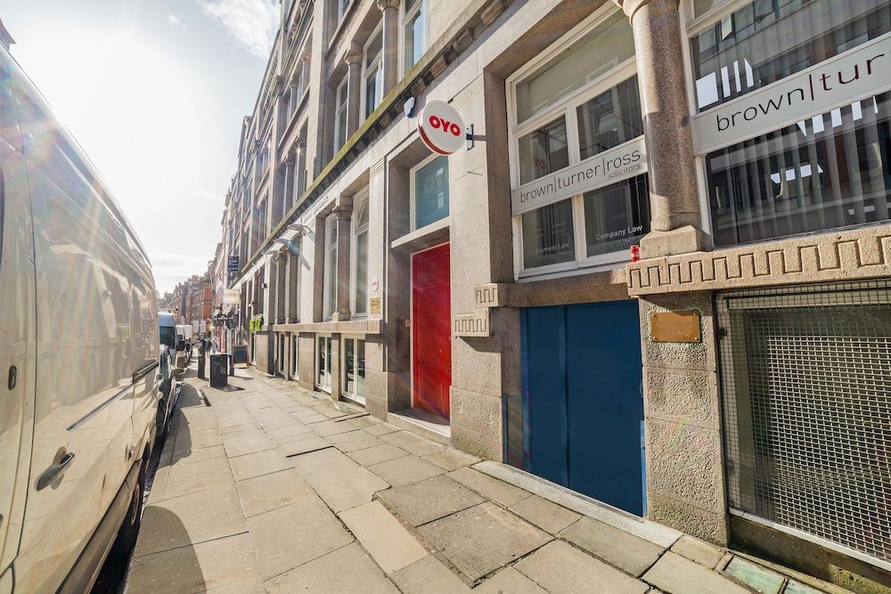 undefined OYO Vincent Apartments 8