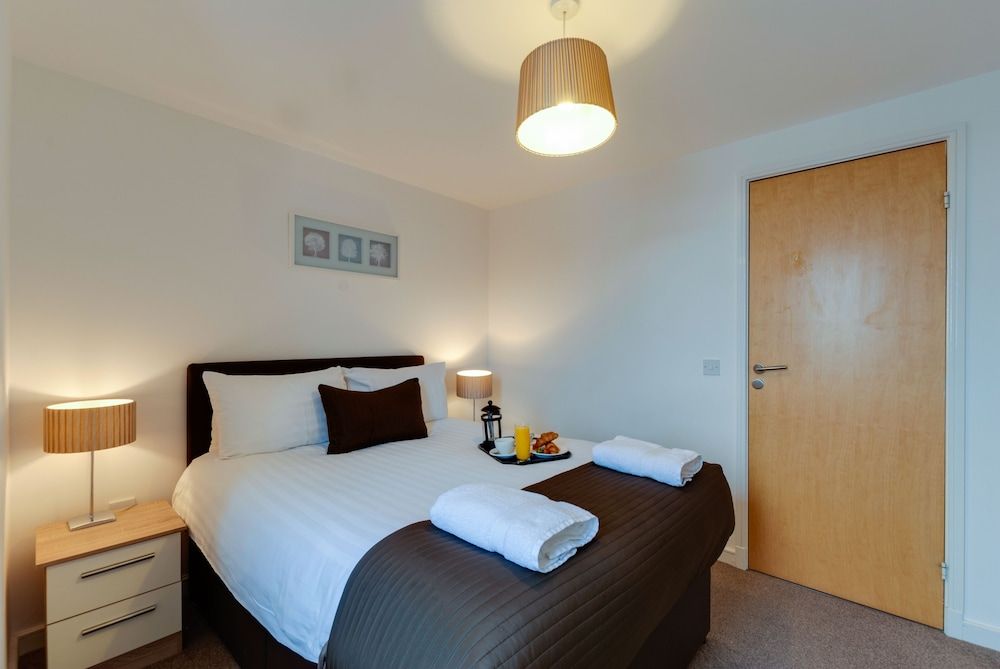 undefined Base Serviced Apartments - The Docks 6