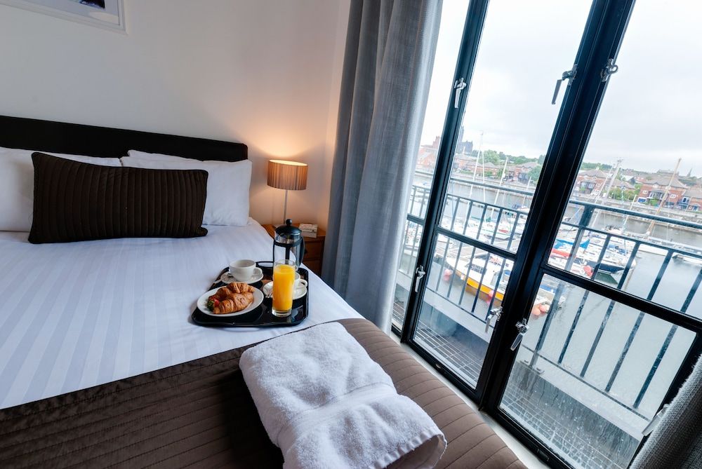 undefined Base Serviced Apartments - The Docks 2