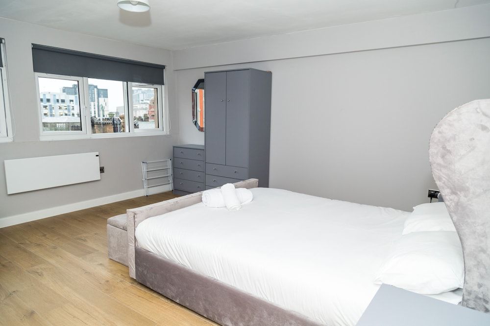 St Lukes Building Superior Apartment, 2 Bedrooms 4