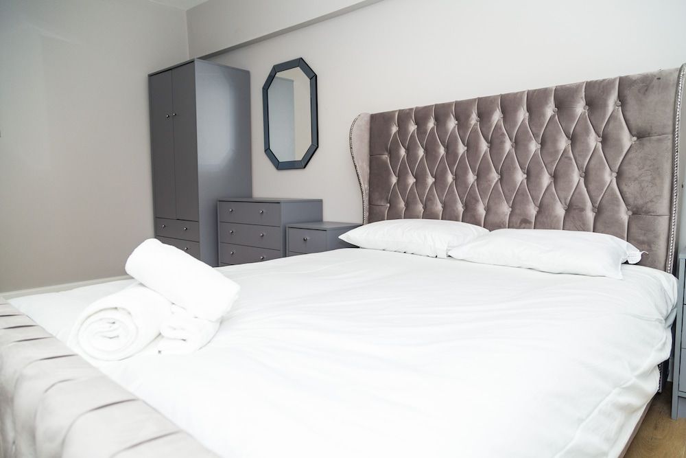 St Lukes Building Superior Apartment, 2 Bedrooms 8