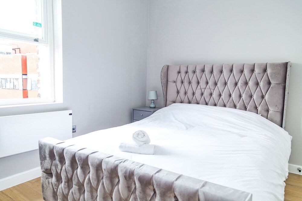 St Lukes Building Apartment, 2 Bedrooms 5