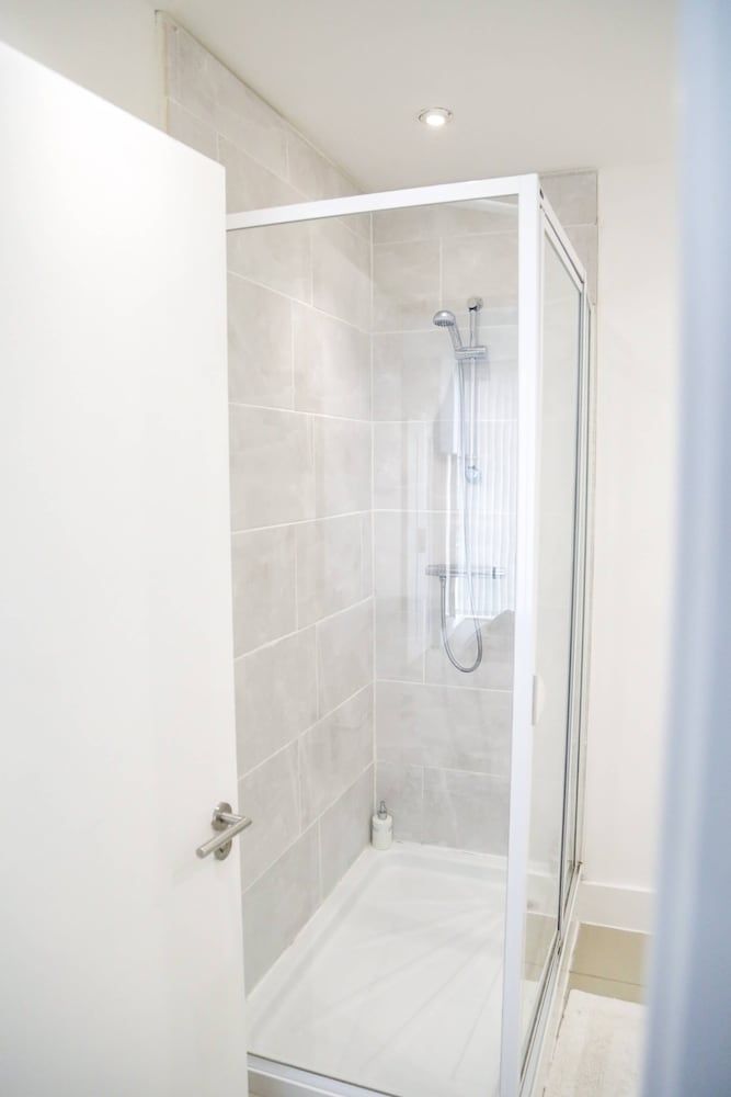 Henry Street - Apt 20 Apartment, 2 Bedrooms 9