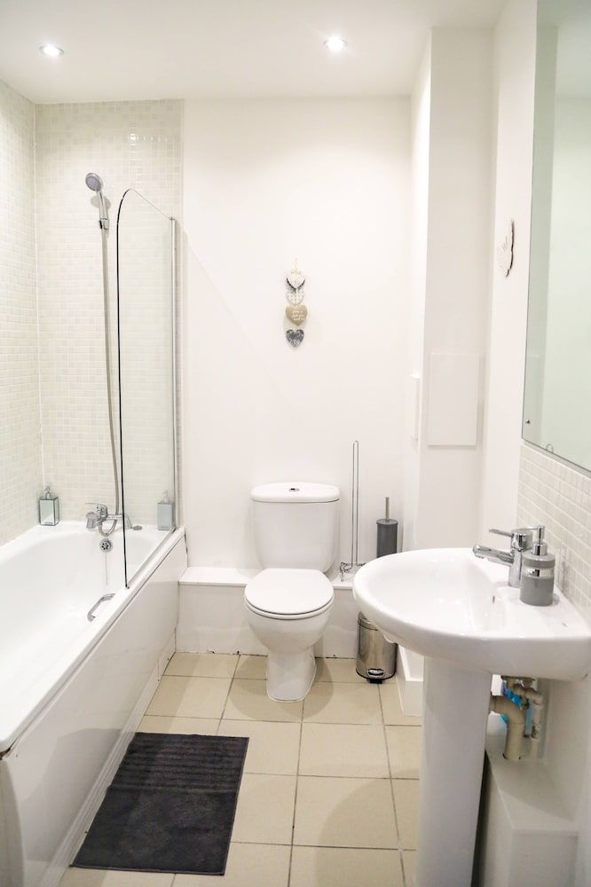 Henry Street - Apt 20 Apartment, 2 Bedrooms 6