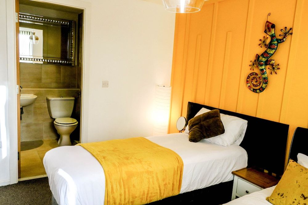 undefined 2 bed 2 bath apartment in City Centre 8
