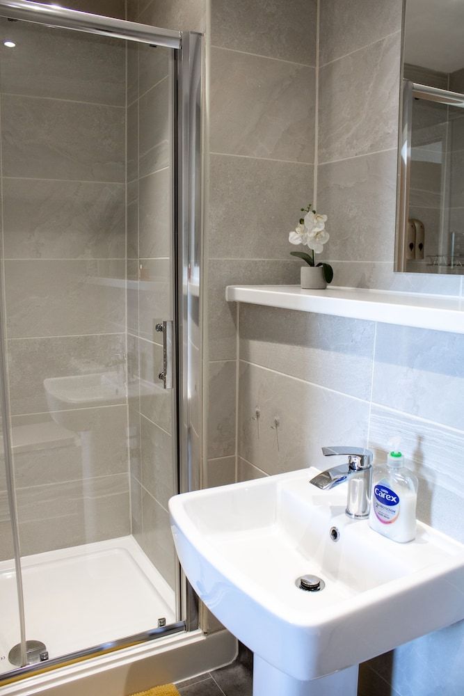 2 Bedroom Central Apartment With Parking Executive Apartment 15