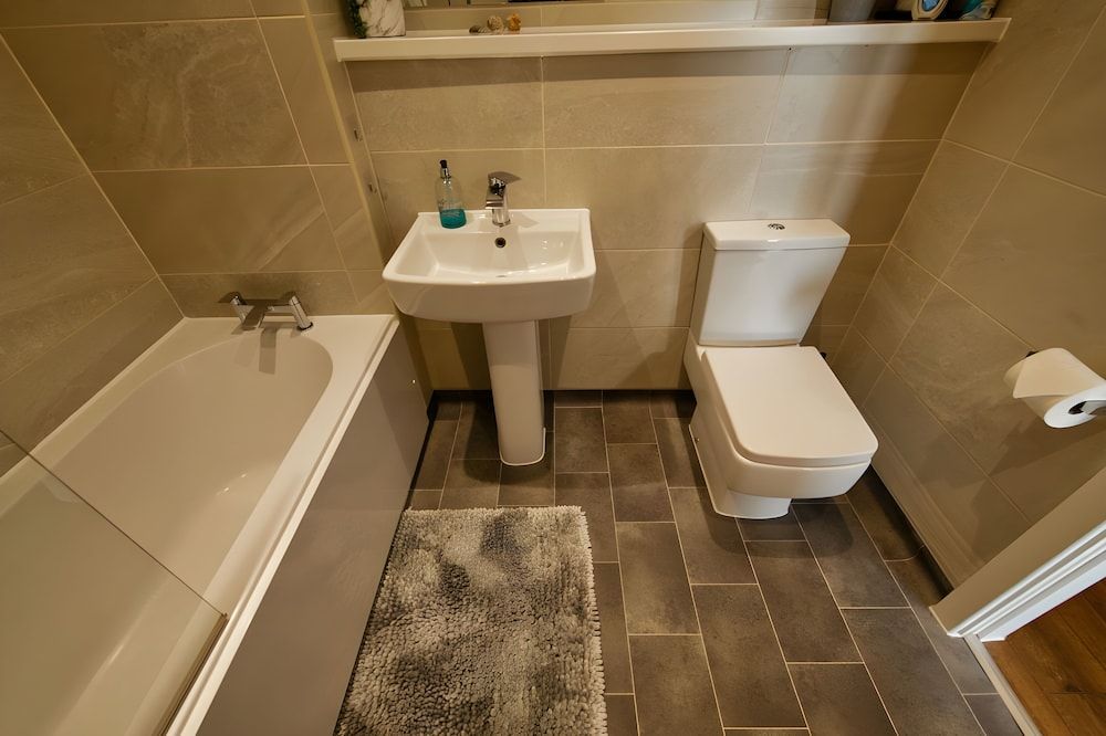 2 Bedroom Central Apartment With Parking Executive Apartment 17