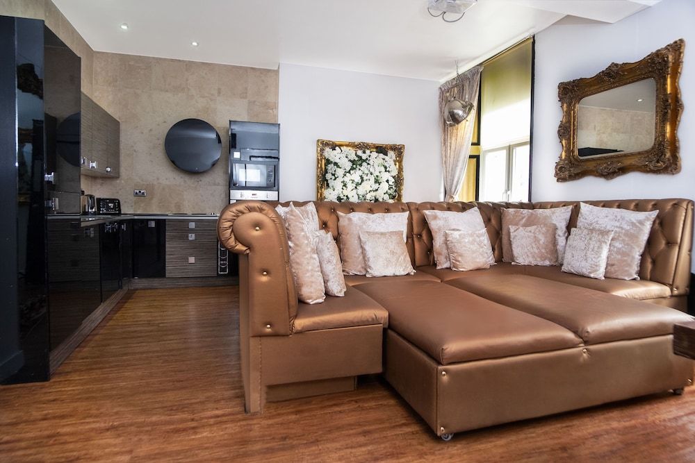 undefined Signature Living Bold Street Apartments 2