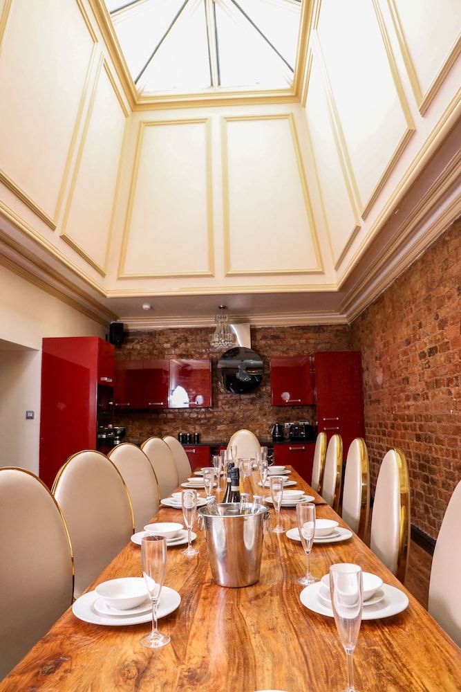 undefined Signature Living Bold Street Apartments 6