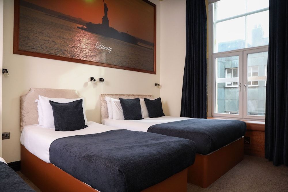 undefined Signature Living Bold Street Apartments 5