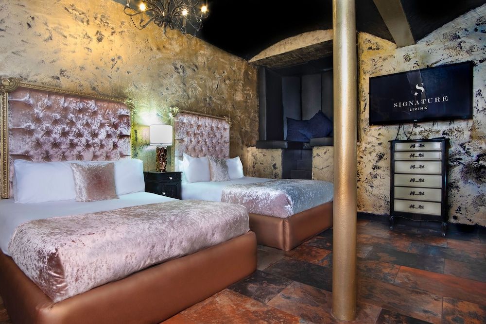 undefined Signature Living Bold Street Apartments 4