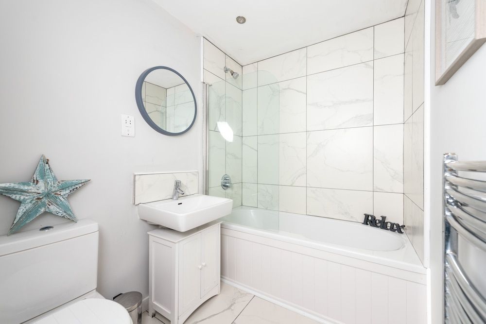 Free Parking, Balcony, Modern, 2 Bed, Citycentre Apartment 11