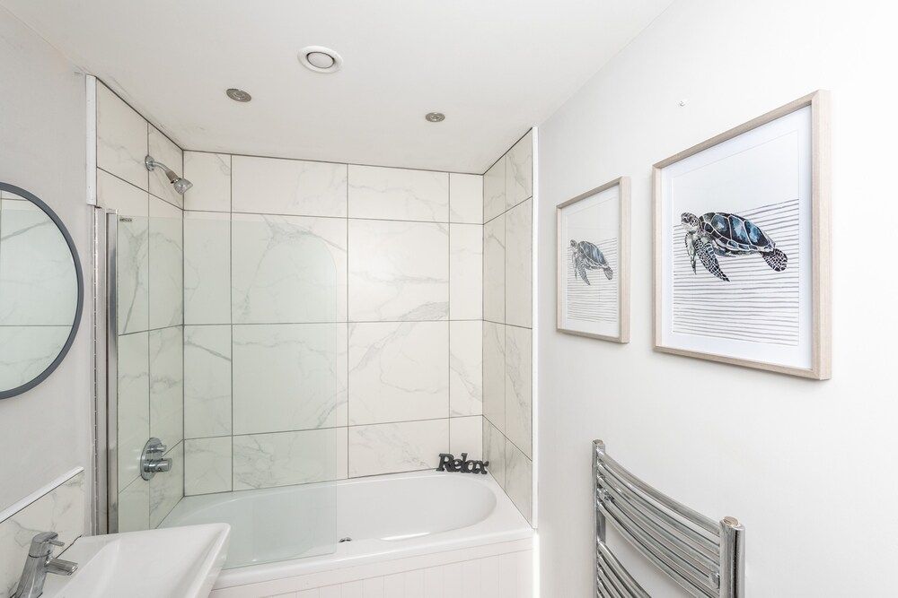 Free Parking, Balcony, Modern, 2 Bed, Citycentre Apartment 10