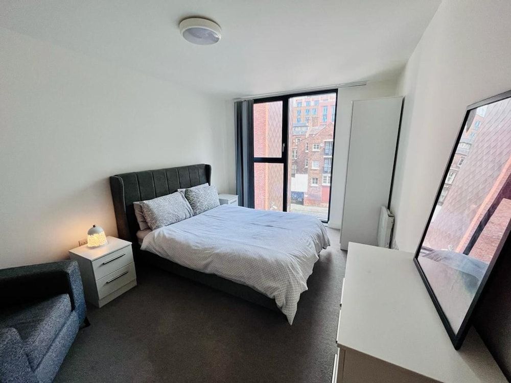 undefined Stunning City Centre Apartment - Sleeps 4 8