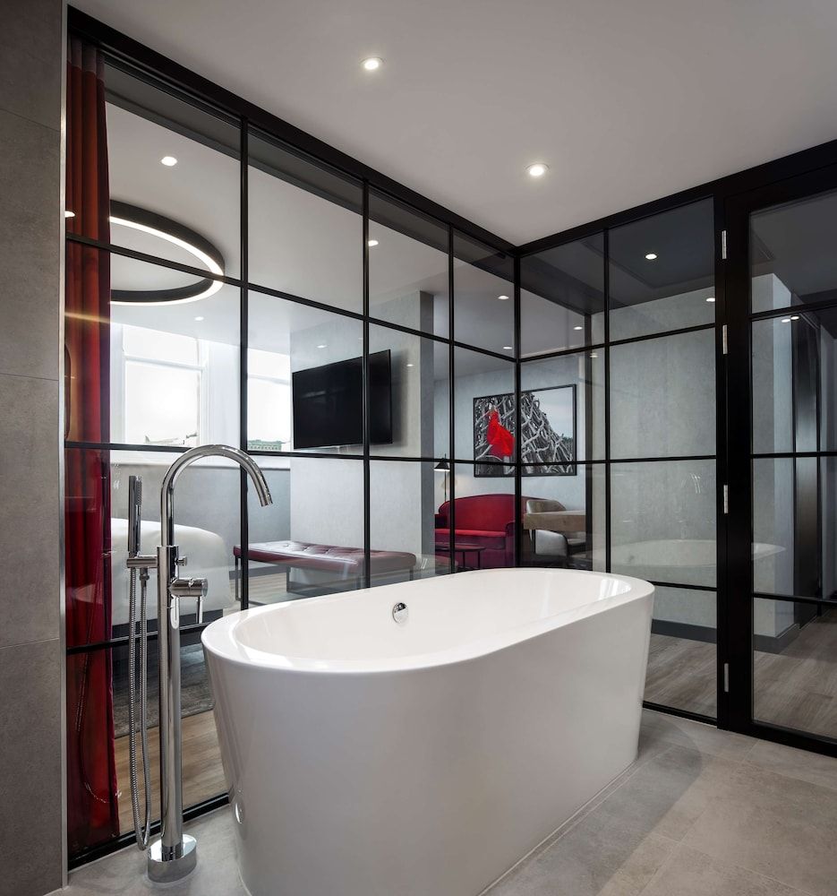 undefined Radisson RED Liverpool 9