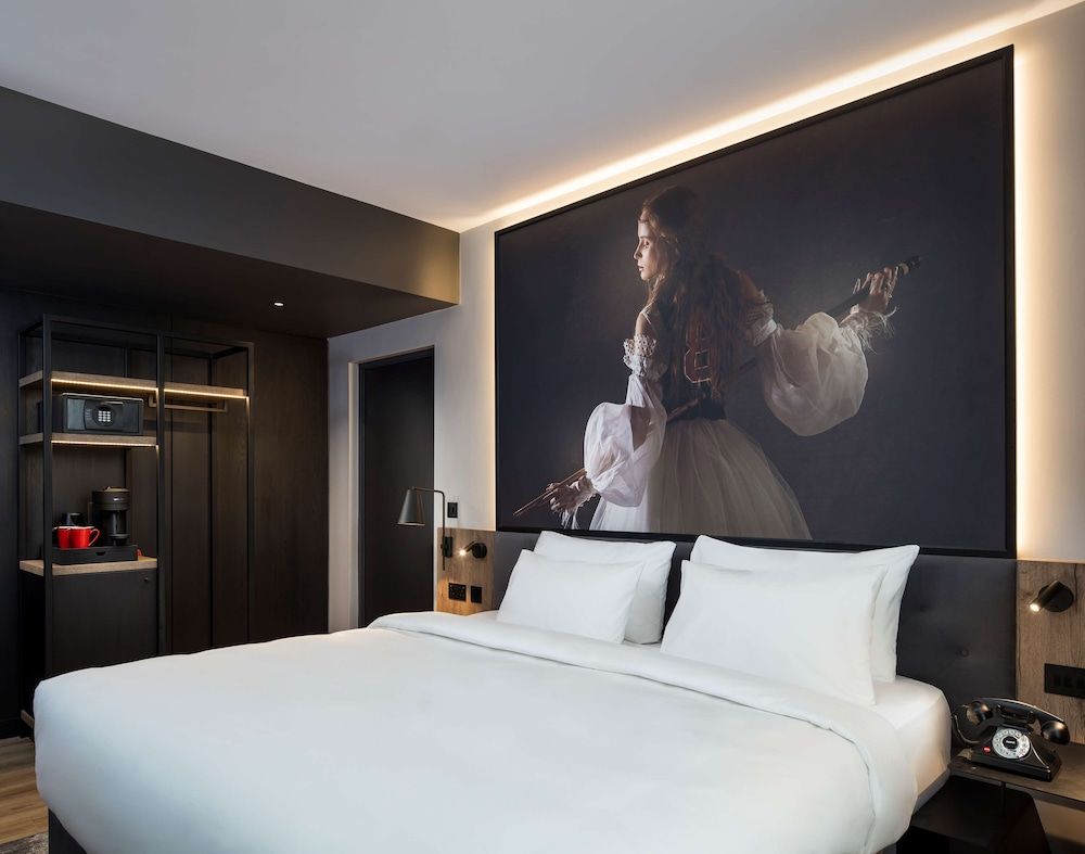 Radisson RED Liverpool Standard Room 2