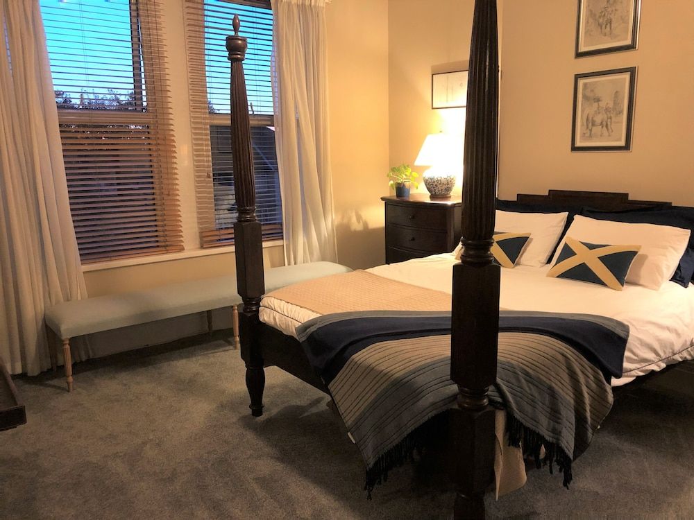 undefined Lyndhurst 10