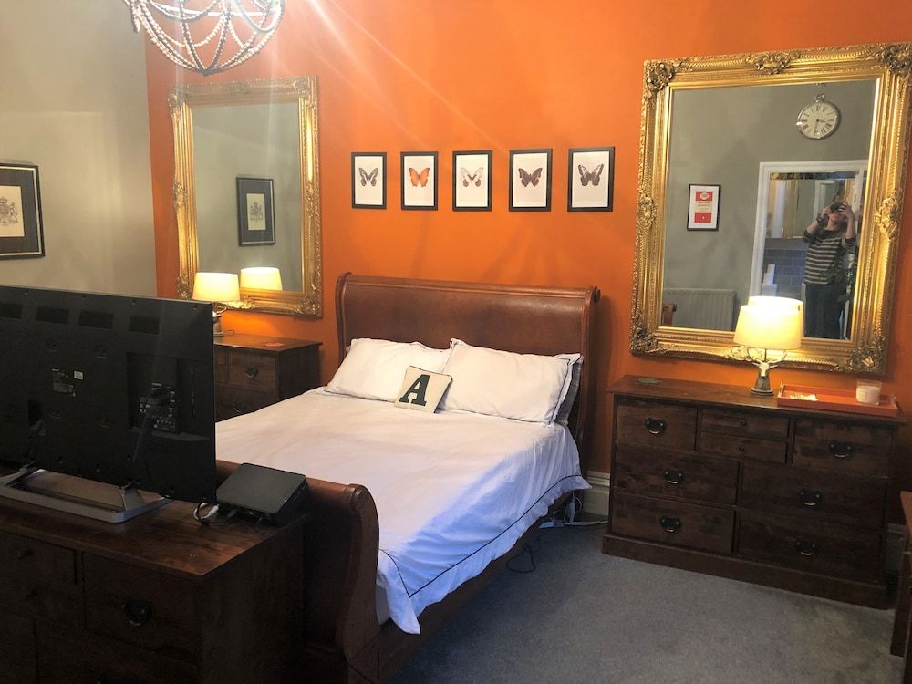 undefined Lyndhurst 7