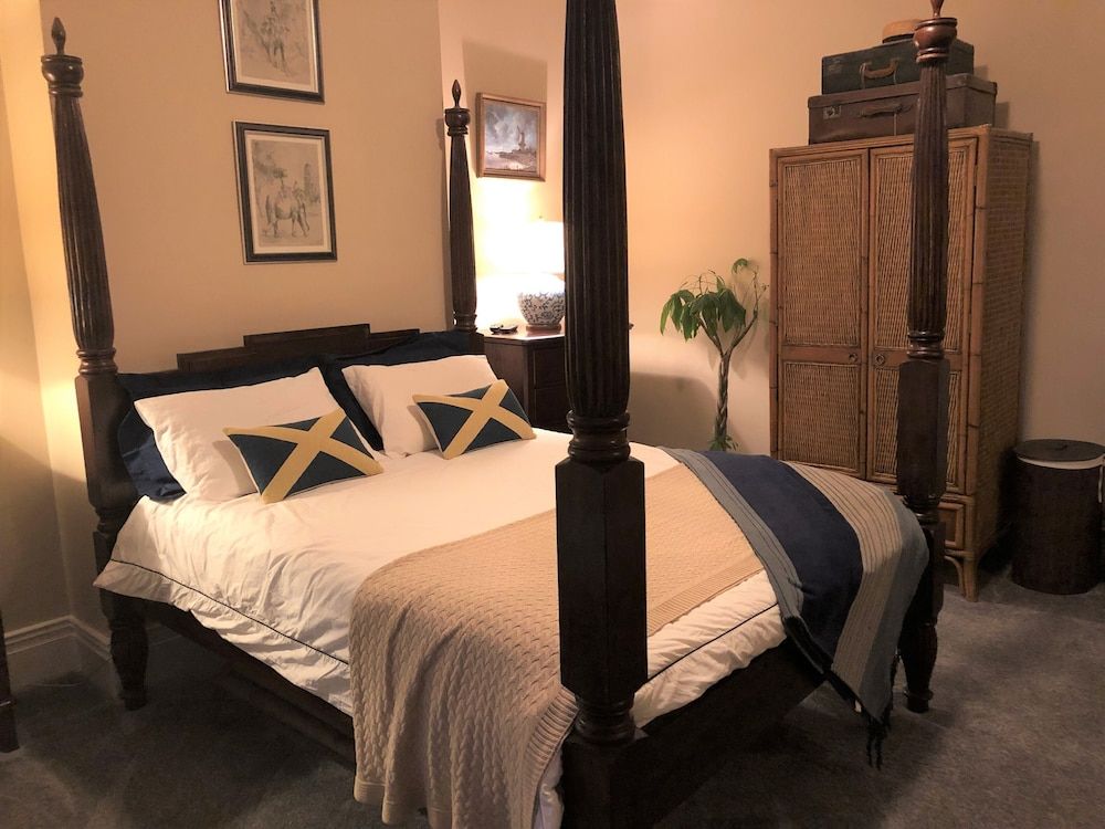 undefined Lyndhurst 2