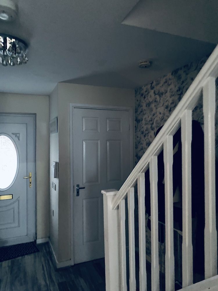 undefined Beautiful House Minutes Away From Liverpool Airport With Huge Garden